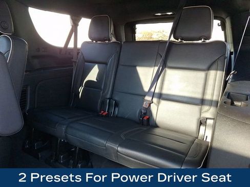 Used 2023 GMC Yukon XL SLT image 16