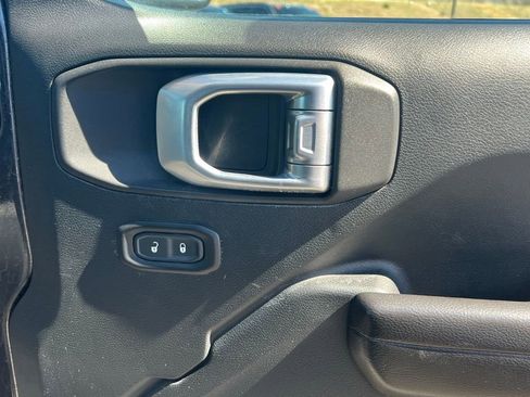 Used 2019 Jeep Wrangler Unlimited Sport S AWD/4WD image 17