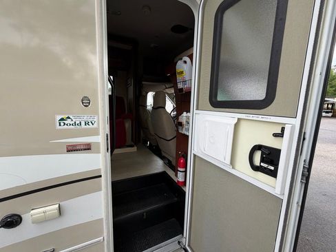 Used 2014 Ford E-450 and Econoline 450 Super Duty w/ Motorhome Prep Package RWD image 22