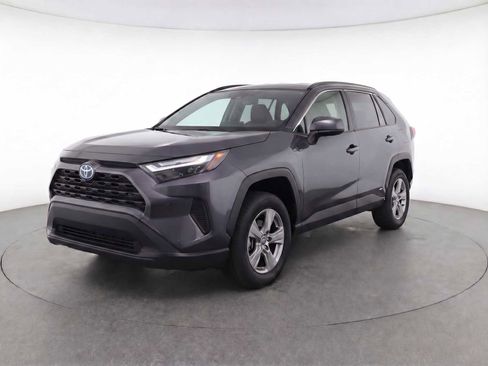 Used 2024 Toyota RAV4 XLE AWD/4WD image 1