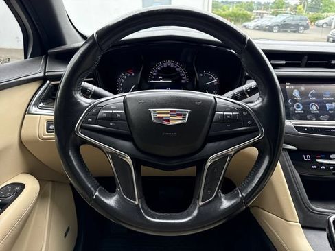Used 2019 Cadillac XT5 FWD image 18