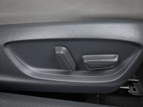 Used 2019 Toyota Camry XSE image 39