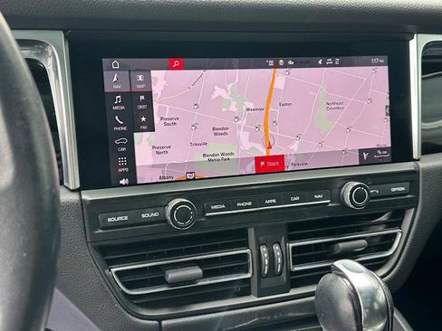 Used 2020 Porsche Macan AWD/4WD image 26