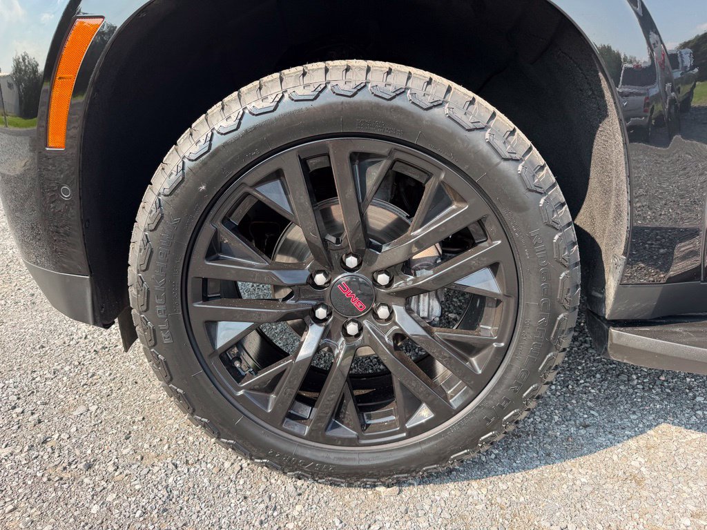 Used 2025 GMC Yukon XL Elevation AWD/4WD image 15
