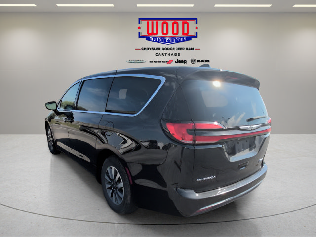 Used 2023 Chrysler Pacifica Touring-L FWD image 5