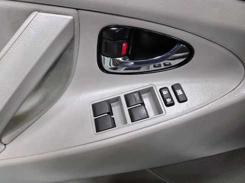 Used 2011 Toyota Camry LE FWD image 17