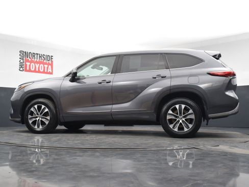 Used 2022 Toyota Highlander XLE image 30