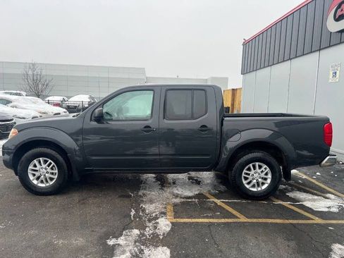 Used 2015 Nissan Frontier SV image 3