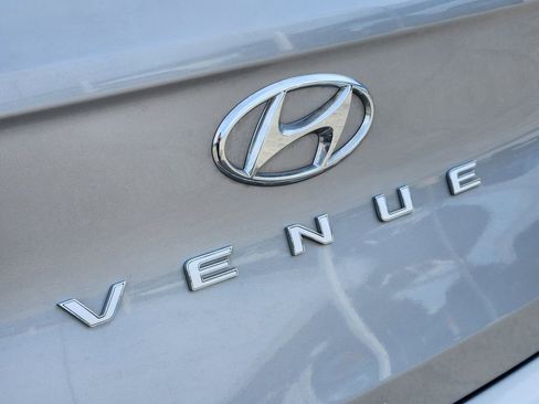 Used 2025 Hyundai Venue SEL FWD image 12