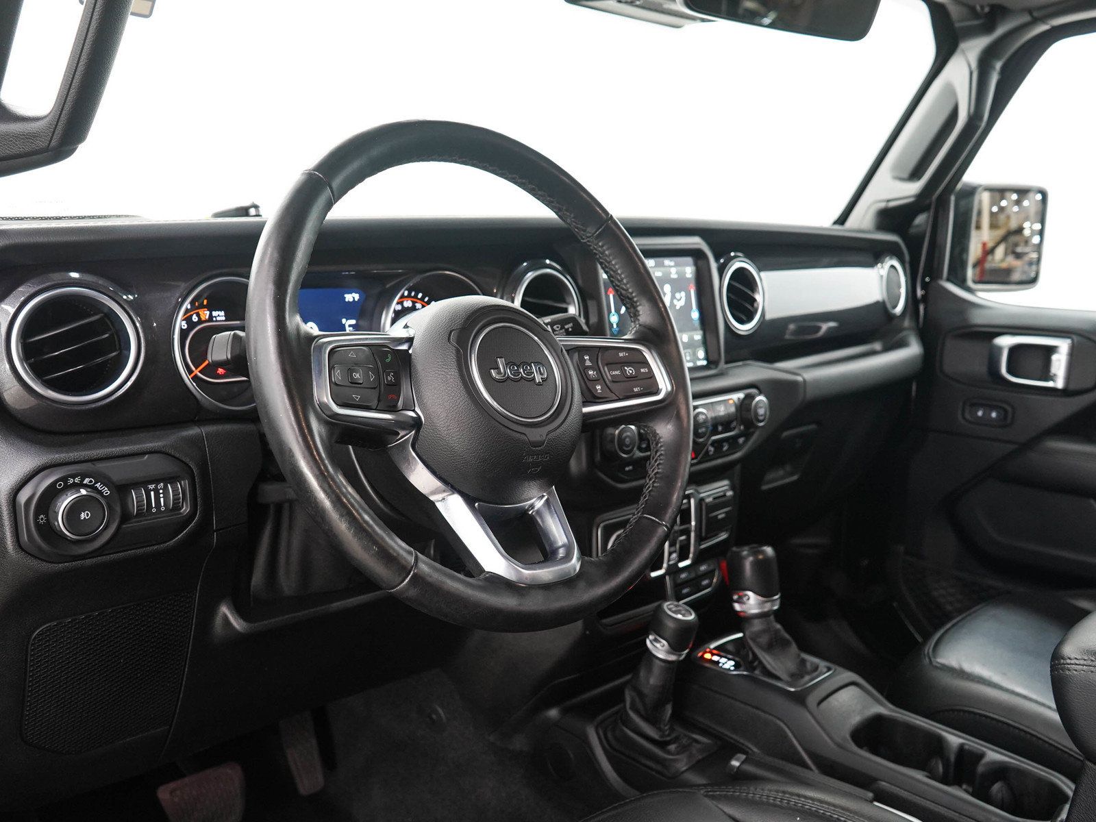 Used 2020 Jeep Wrangler Unlimited Sahara AWD/4WD image 22
