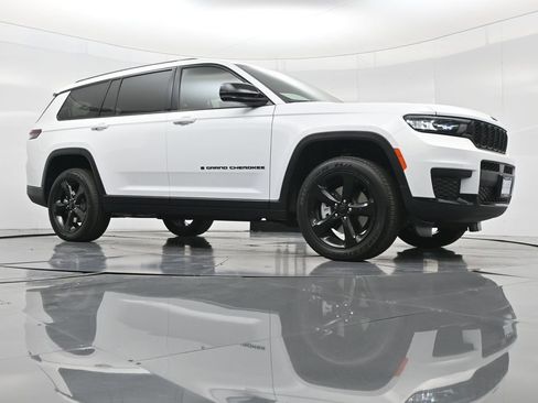 New 2025 Jeep Grand Cherokee L Altitude image 40