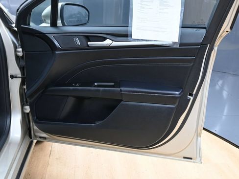 Used 2018 Ford Fusion Energi Titanium FWD image 29