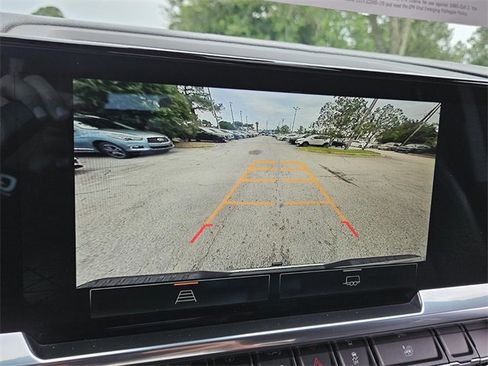 Used 2025 GMC Sierra 1500 SLT image 9