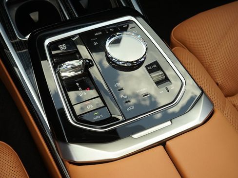 Used 2025 BMW 740i image 14