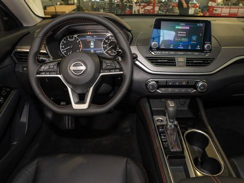 New 2025 Nissan Altima 2.5 SR image 7