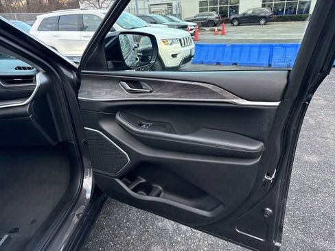 Certified 2022 Jeep Grand Cherokee Limited image 33