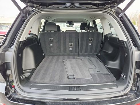 Used 2023 Jeep Grand Cherokee Laredo w/ Luxury Tech Group I image 13