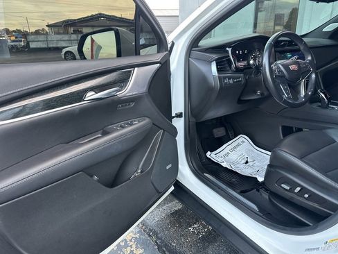Used 2021 Cadillac XT5 Premium Luxury image 18