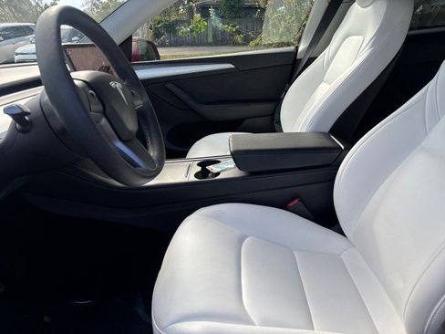 Used 2023 Tesla Model Y Long Range image 10