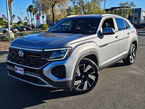 Used 2024 Volkswagen Atlas Cross Sport SE AWD/4WD image 2