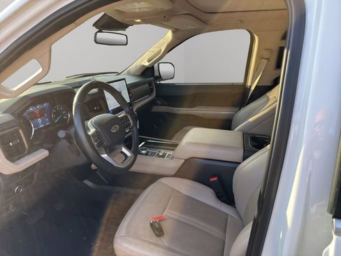 Used 2023 Ford Expedition Max Limited image 4