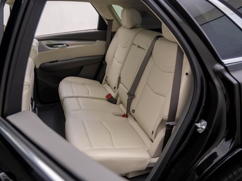Certified 2025 Cadillac XT5 Premium Luxury w/ LPO, Floor Liner Package AWD/4WD image 17