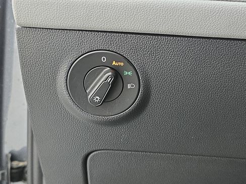 Certified 2024 Volkswagen Taos SE image 25