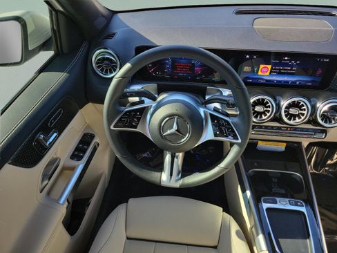 Certified 2025 Mercedes-Benz GLB 250 image 17