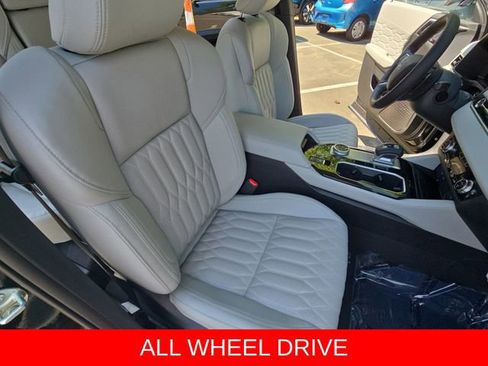 Used 2025 Mitsubishi Outlander AWD image 10