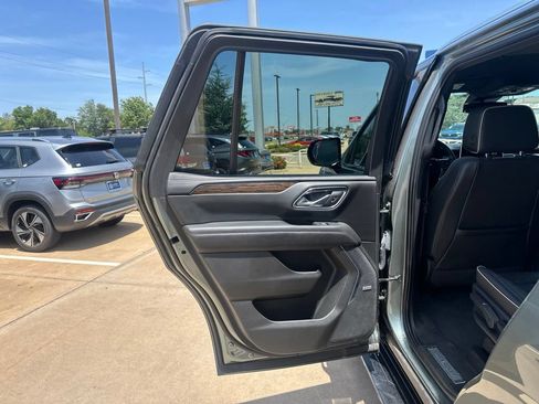 Used 2023 Chevrolet Tahoe Premier AWD/4WD image 12
