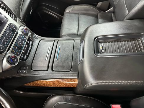 Used 2018 Chevrolet Suburban Premier image 31