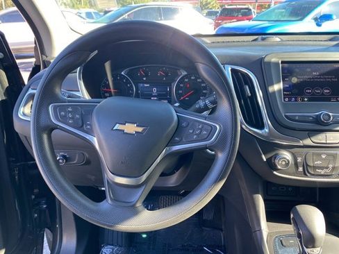 Used 2023 Chevrolet Equinox LT image 2