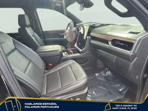 Certified 2025 GMC Yukon XL Denali AWD/4WD image 36