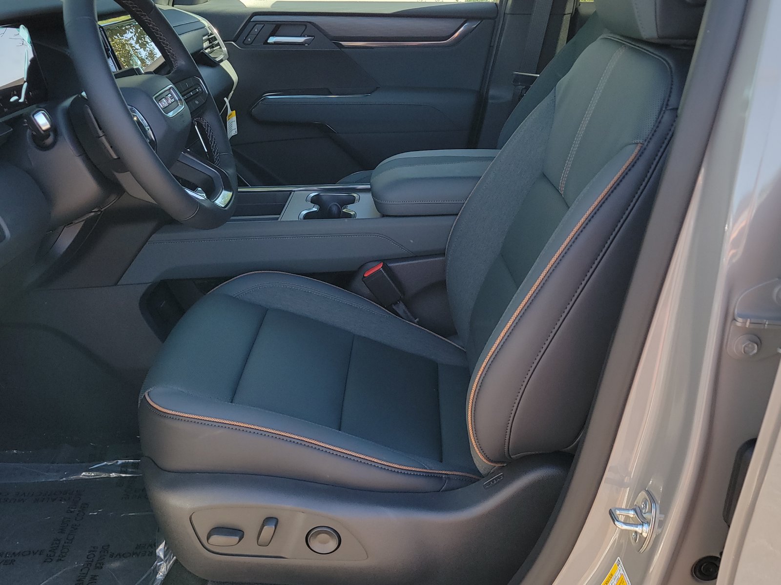 New 2027 GMC Acadia AT4 w/ Luxury Package AWD/4WD image 6