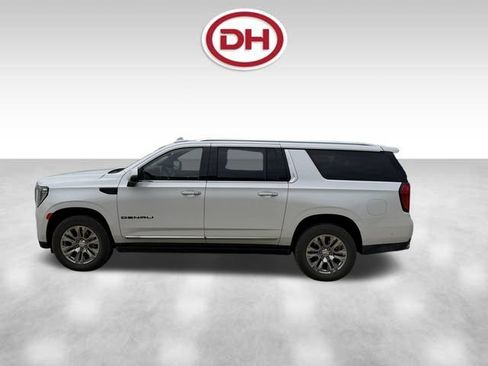 Used 2023 GMC Yukon XL Denali w/ Advanced Technology Package AWD/4WD image 5