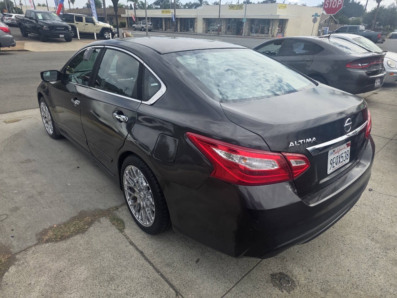 Used 2017 Nissan Altima 2.5 S w/ Power Driver Seat Package FWD image 4