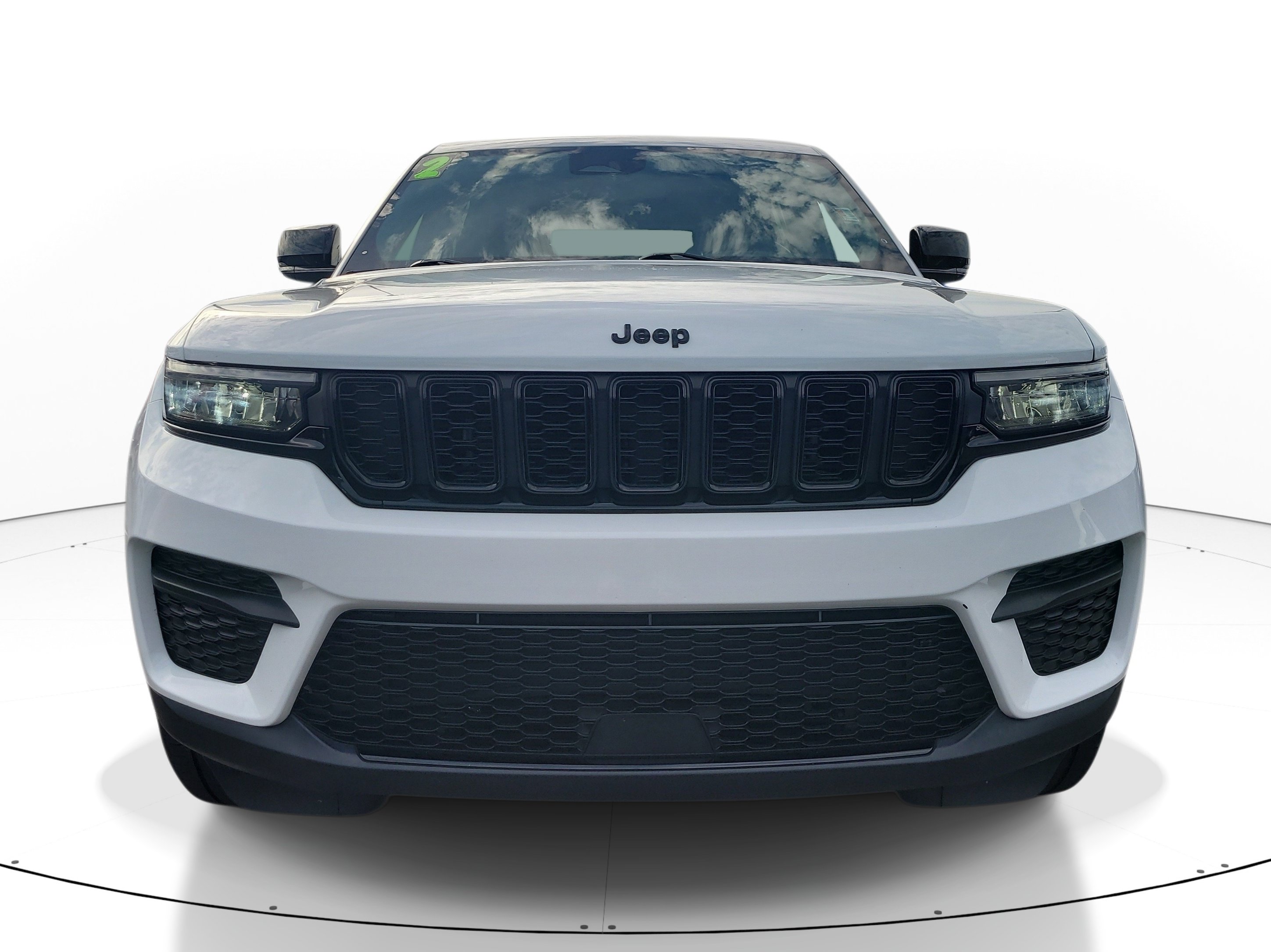 Used 2022 Jeep Grand Cherokee Altitude AWD/4WD image 2