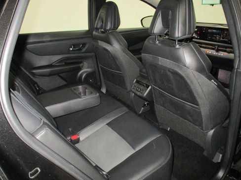 Used 2023 Nissan Ariya AWD image 16