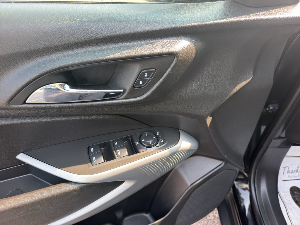 Used 2024 Chevrolet Trax LS w/ LS Convenience Package FWD image 15