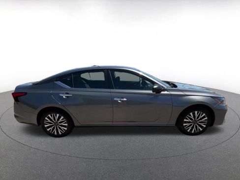 Used 2025 Nissan Altima 2.5 SV FWD image 16