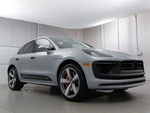 New 2026 Porsche Macan GTS image 9