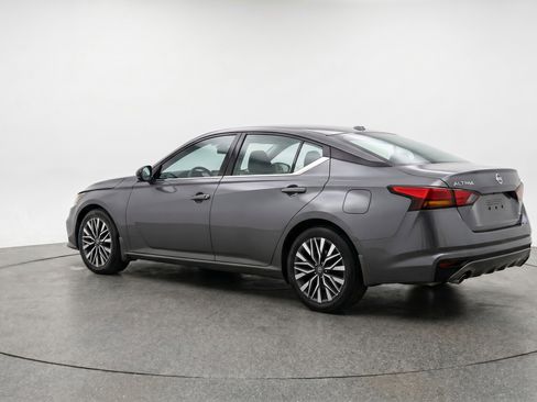 Used 2025 Nissan Altima 2.5 SV FWD image 6
