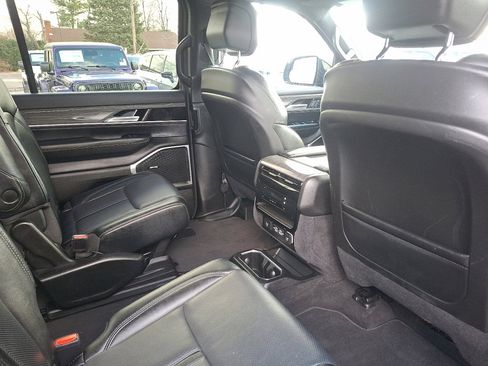 Used 2024 Jeep Wagoneer Series III image 15