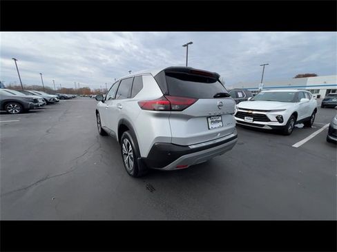 Used 2021 Nissan Rogue SV image 6