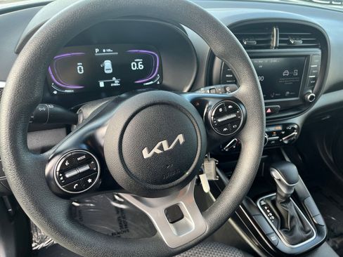 Used 2025 Kia Soul LX w/ LX Technology Package image 28