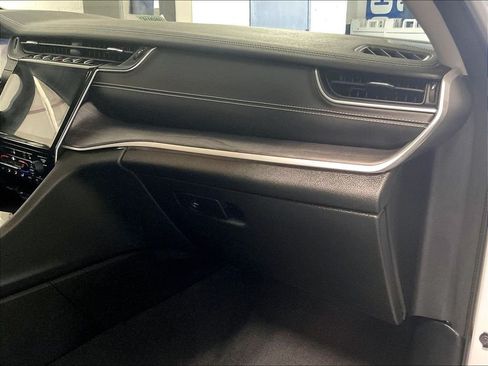 Used 2022 Jeep Grand Cherokee Limited AWD/4WD image 13