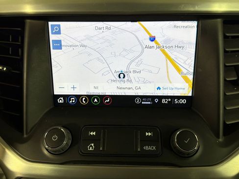 Used 2022 GMC Acadia SLT w/ Technology Package FWD image 3