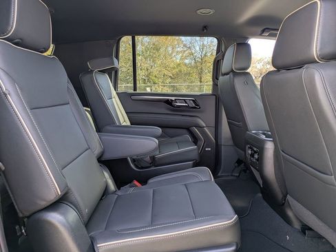 New 2026 Chevrolet Suburban Premier image 31