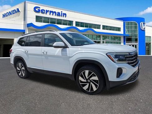 Used 2024 Volkswagen Atlas SE AWD/4WD image 3
