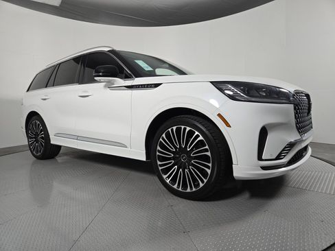 New 2026 Lincoln Aviator Black Label w/ Dynamic Handling Package AWD/4WD image 2
